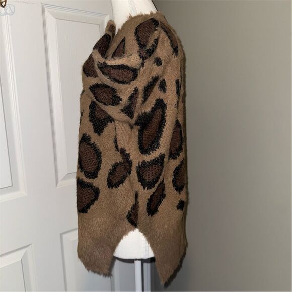 Umgee Women's V-Neck Fuzzy Leopard Animal Print Sweater Brown Size S Oversized - Picture 3 of 10